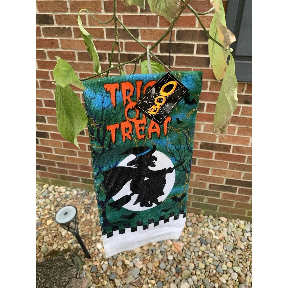 Vintage B&D/ Flying Witch Royal Terry Halloween Kitchen Towel Trick-or-Treat.